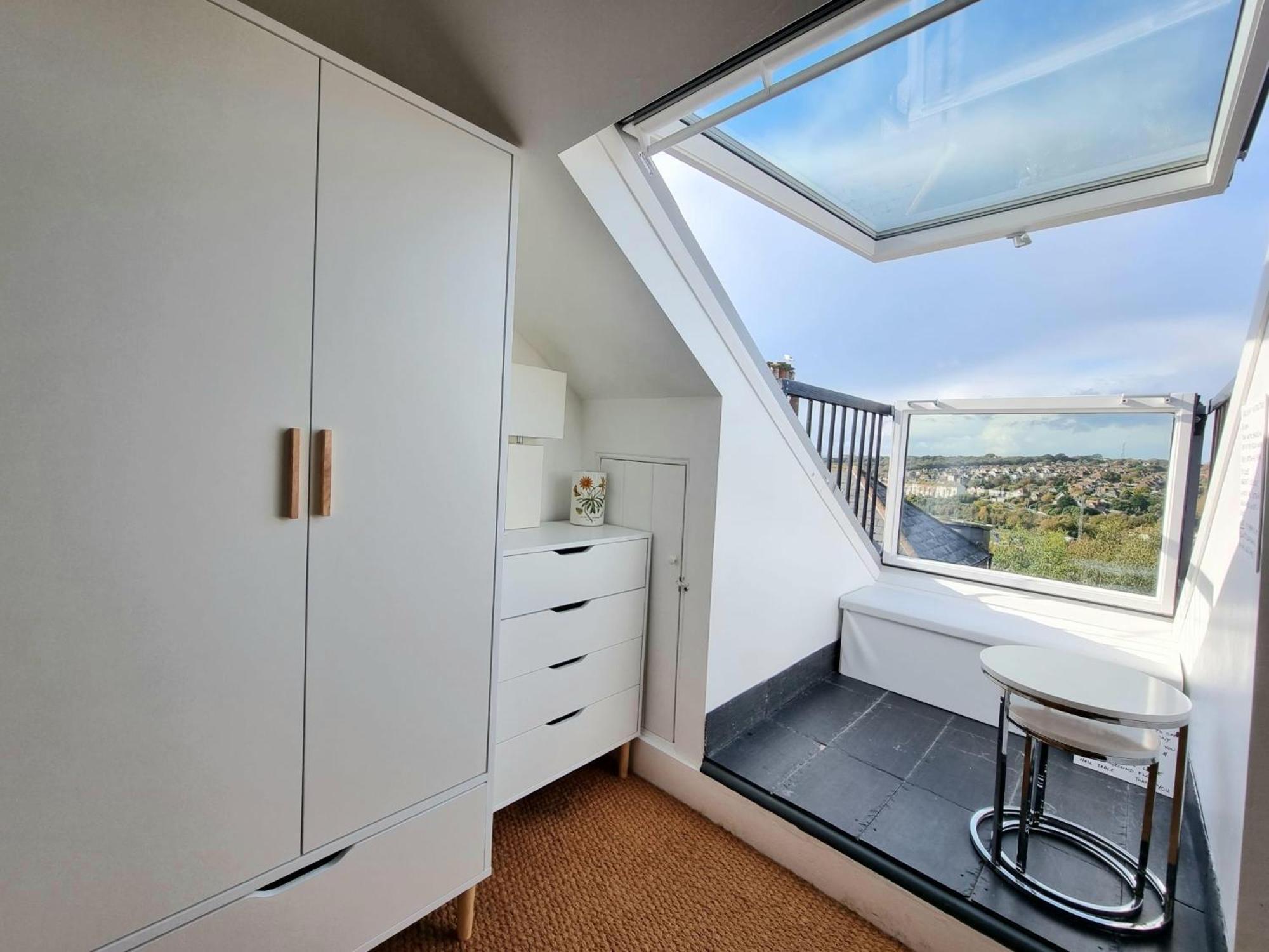 West Hill Retreat Seaview Balcony Chic Loft Studio & Free Parking Hastings Exterior photo